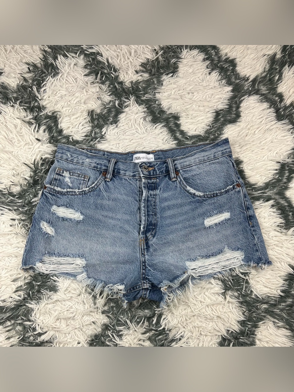 Zara Women’s Light Blue Distressed Cut-off Jean Shorts Size 10
